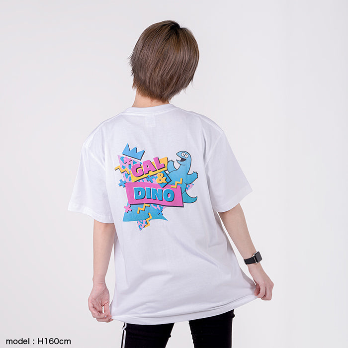【ギャルと恐竜】Tシャツ 恐竜&ロゴ-ホワイト- モデル着用　背面